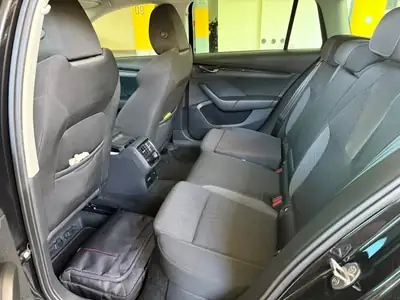 Skoda Octavia Break 190 ch — Automatique, polyvalence suisse et élégance noire — Thumbnail 10