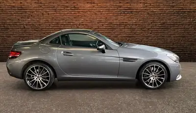 Mercedes-Benz SLC 200 — Roadster sportif essence, 48 700 km seulement — intérieur