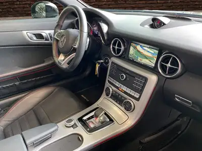 Mercedes-Benz SLC 200 — Roadster sportif essence, 48 700 km seulement — détail