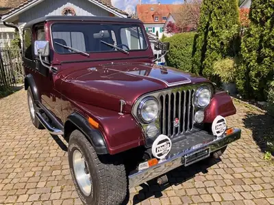 Jeep CJ 7 Laredo — V8 4x4 iconique, statut de véhicule de collection — exterior view