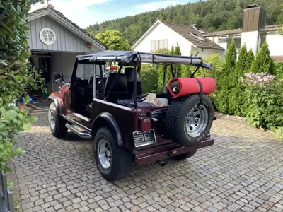 Jeep CJ 7 Laredo — V8 4x4 iconique, statut de véhicule de collection — side view