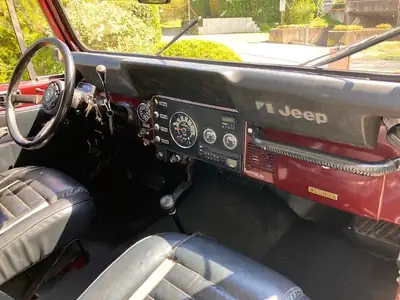 Jeep CJ 7 Laredo — V8 4x4 iconique, statut de véhicule de collection — Thumbnail 7