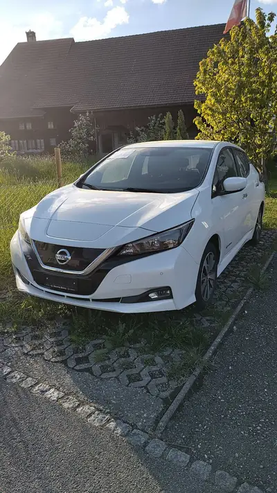 Nissan LEAF 2018 — Électrique performant, autonomie 200 km, adaptateur CCS inclus — exterior view