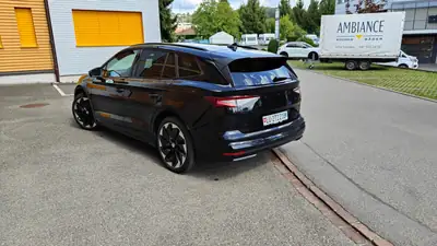 Skoda Enyaq 265 ch — SUV électrique performant, seulement 39'000 km — side view