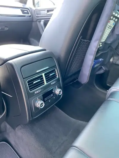 VW Touareg 245 ch Diesel — SUV robuste, transmission automatique, 4x4 intégral — Thumbnail 9