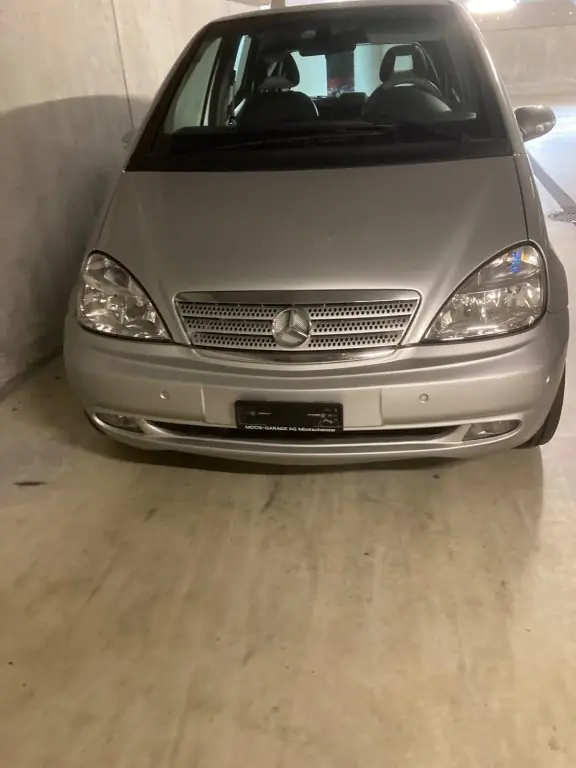 Mercedes-Benz Classe A 210 — Berline compacte allemande, 200'000 km, transmission manuelle