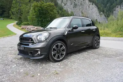 MINI Countryman 190 ch — SUV compact dynamique, tous terrains, été 2016 — exterior view