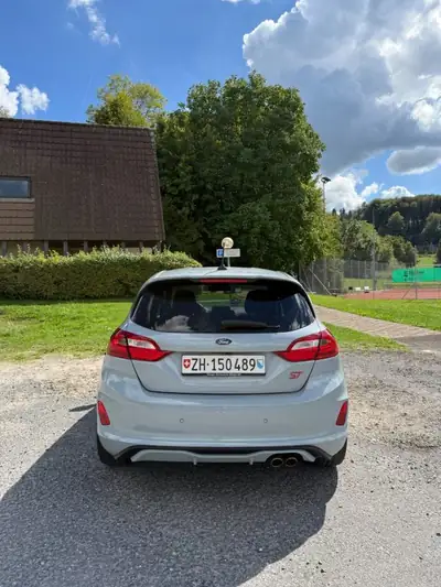Ford Fiesta ST 1.5 EcoBoost 200 ch — Sportive agile et entretenue régulièrement — côté