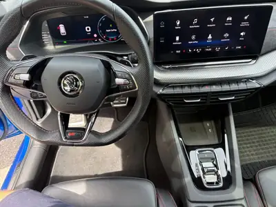 Skoda Octavia Combi TSI 245 ch — Break spacieux, automatique, entretien impeccable — tableau de bord