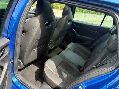 Skoda Octavia Combi TSI 245 ch — Break spacieux, automatique, entretien impeccable — Miniature 10