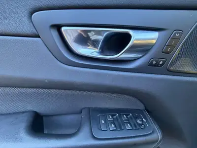 Volvo XC60 T8 Twin Engine — SUV hybride rechargeable 253 ch, 122'000 km — Thumbnail 9