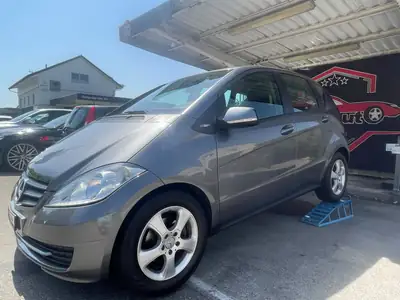 Mercedes-Benz Classe A 180 — Berline compacte élégante, entretien à jour — Seitenansicht
