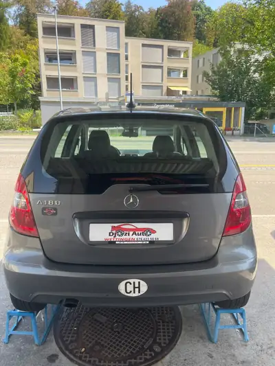 Mercedes-Benz Classe A 180 — Berline compacte élégante, entretien à jour — Miniatur 7