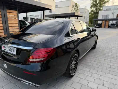 Mercedes-Benz E 220 Diesel — Élégance berline avec motorisation efficace — interior