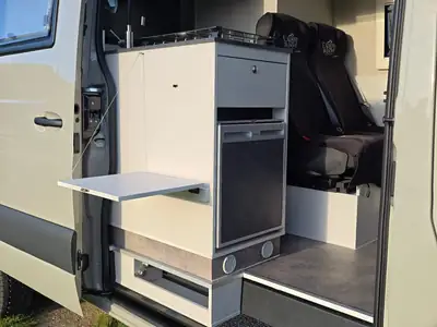 Mercedes-Benz Sprinter 419 4x4 CreaVan — Camping-car familial haut de gamme, 5000 km — Thumbnail 9