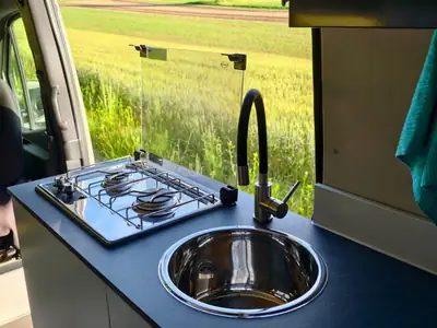 Mercedes-Benz Sprinter 419 4x4 CreaVan — Camping-car familial haut de gamme, 5000 km — Thumbnail 11