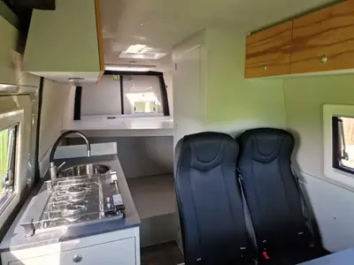 Mercedes-Benz Sprinter 419 4x4 CreaVan — Camping-car familial haut de gamme, 5000 km — Thumbnail 14
