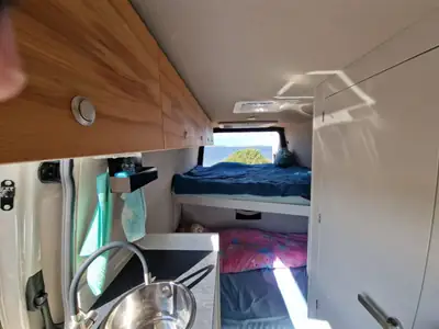 Mercedes-Benz Sprinter 419 4x4 CreaVan — Camping-car familial haut de gamme, 5000 km — Thumbnail 13