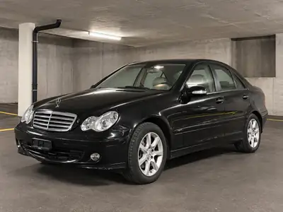 Mercedes-Benz C 280 V6 4Matic — Berline premium avec traction intégrale et 231 ch — vue extérieure