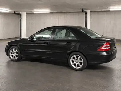 Mercedes-Benz C 280 V6 4Matic — Berline premium avec traction intégrale et 231 ch — arrière