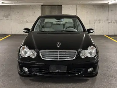 Mercedes-Benz C 280 V6 4Matic — Berline premium avec traction intégrale et 231 ch — côté
