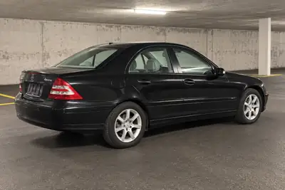 Mercedes-Benz C 280 V6 4Matic — Berline premium avec traction intégrale et 231 ch — intérieur