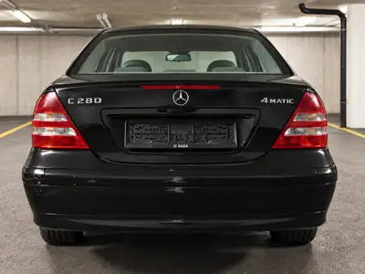 Mercedes-Benz C 280 V6 4Matic — Berline premium avec traction intégrale et 231 ch — tableau de bord