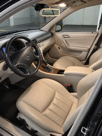 Mercedes-Benz C 280 V6 4Matic — Berline premium avec traction intégrale et 231 ch — détail