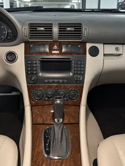 Mercedes-Benz C 280 V6 4Matic — Berline premium avec traction intégrale et 231 ch — Miniature 8