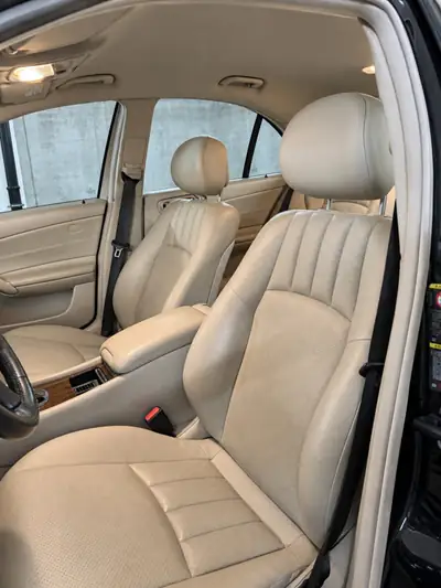 Mercedes-Benz C 280 V6 4Matic — Berline premium avec traction intégrale et 231 ch — Miniature 9
