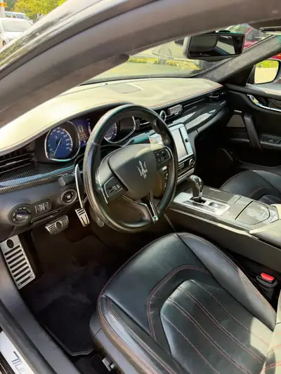 Maserati Quattroporte 3.0 V6 S Q4 — 410 ch, Allradantrieb, équipement complet — intérieur