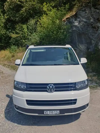 VW T5 California — Aménagé camping-car, diesel robuste, 101'000 km — rear view