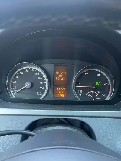 Mercedes-Benz Vito 8 places — Van diesel spacieux, climatisation avant/arrière — Thumbnail 8