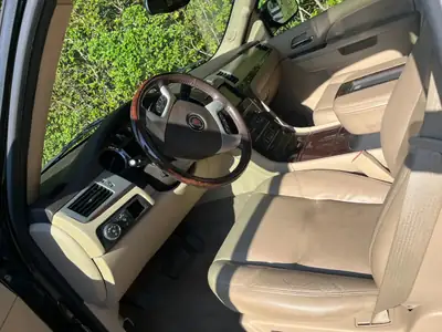 Cadillac Escalade 2013 — SUV premium 7 places, motorisation V8 puissante — Armaturenbrett