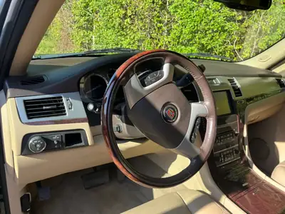 Cadillac Escalade 2013 — SUV premium 7 places, motorisation V8 puissante — Innenraum