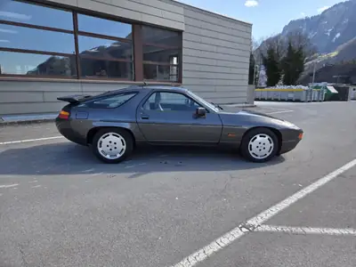 Porsche 928 1988 — Coupé sport vintage, entièrement révisé et veteranengeprüft — fianco