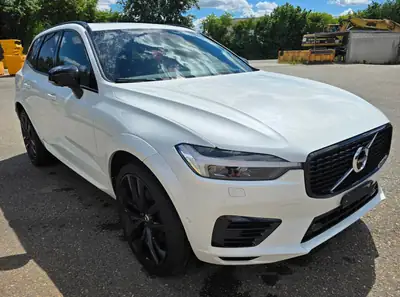 Volvo XC60 Hybrid — SUV Premium 253 ch, Transmission Automatique, Toutes Routes — vista esterna