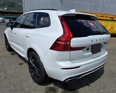 Volvo XC60 Hybrid — SUV Premium 253 ch, Transmission Automatique, Toutes Routes — interni
