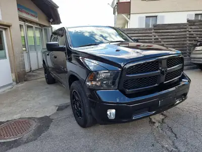 Dodge RAM 5.7L Hemi — Pickup 4x4 musclé, 400 ch et transmission automatique — vue extérieure