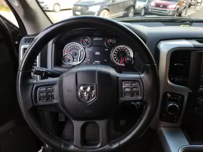 Dodge RAM 5.7L Hemi — Pickup 4x4 musclé, 400 ch et transmission automatique — détail