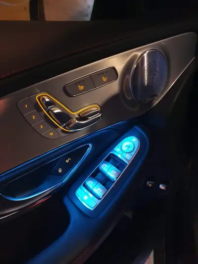 Mercedes-Benz GLC 63 AMG — SUV haute performance, 510 ch, transmission intégrale — Miniature 11