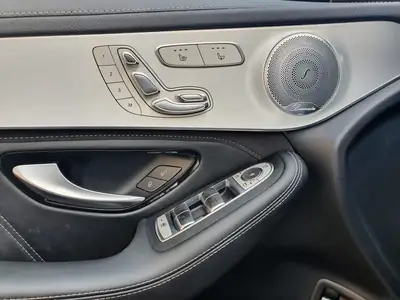 Mercedes-Benz GLC 63 AMG — SUV haute performance, 510 ch, transmission intégrale — Miniature 12