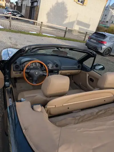 Mazda MX-5 1999 — Roadster légendaire, 140 ch et plaisir de conduite garanti — intérieur