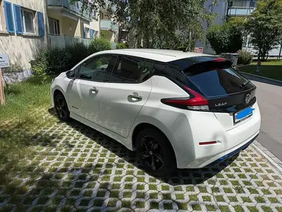 Nissan Leaf 2021 — Citadine électrique 385 km d'autonomie, recharge rapide — Heckansicht