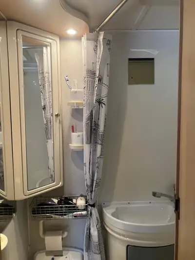 Ford Transit 2006 — Camping-car aménagé 5 places, moteur indestructible 2.4L Turbo — Thumbnail 9