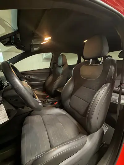 Hyundai i30 Berline — Sportive tuning 275 ch, 8 pneus, CarPlay intégré — Miniatura 7