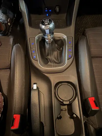 Hyundai i30 Berline — Sportive tuning 275 ch, 8 pneus, CarPlay intégré — Miniatura 9