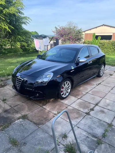 Alfa Romeo Giulietta 235 ch — Sportive élégante, transmission manuelle, 82'300 km — Außenansicht