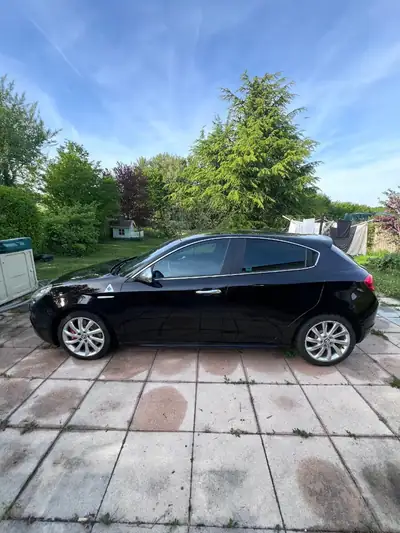 Alfa Romeo Giulietta 235 ch — Sportive élégante, transmission manuelle, 82'300 km — Heckansicht