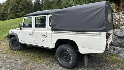 Land Rover Defender 2004 — Le SUV britannique incontournable, robustesse éprouvée — fianco